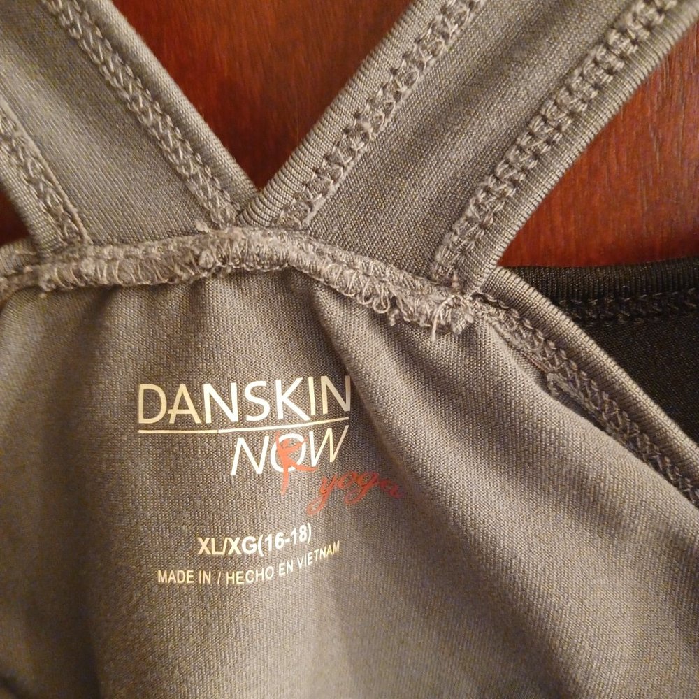Work Out Clothes - Picture 3 of 3